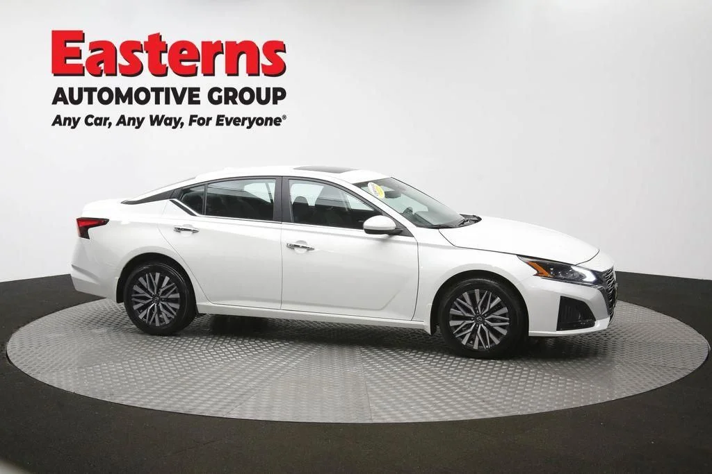 Used 2023 White Nissan 2.5 SV image 49