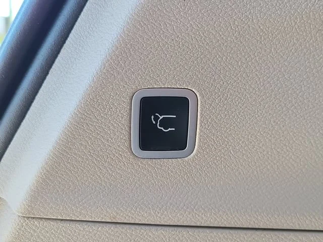 Used 2023 White Chrysler LX image 28