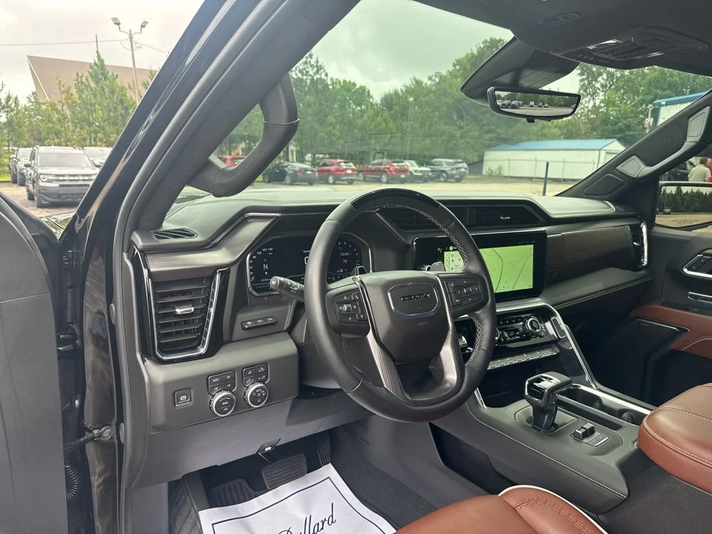 Used 2025 Onyx Black GMC Denali Ultimate image 6