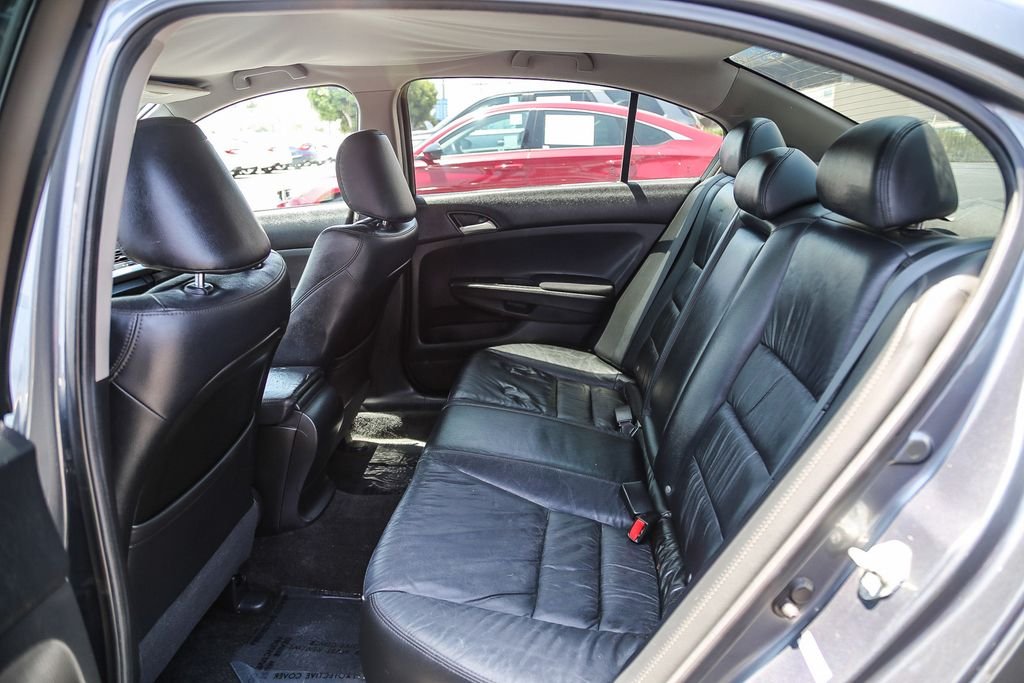 Used 2012 Polished Metal Metallic Honda SE image 18