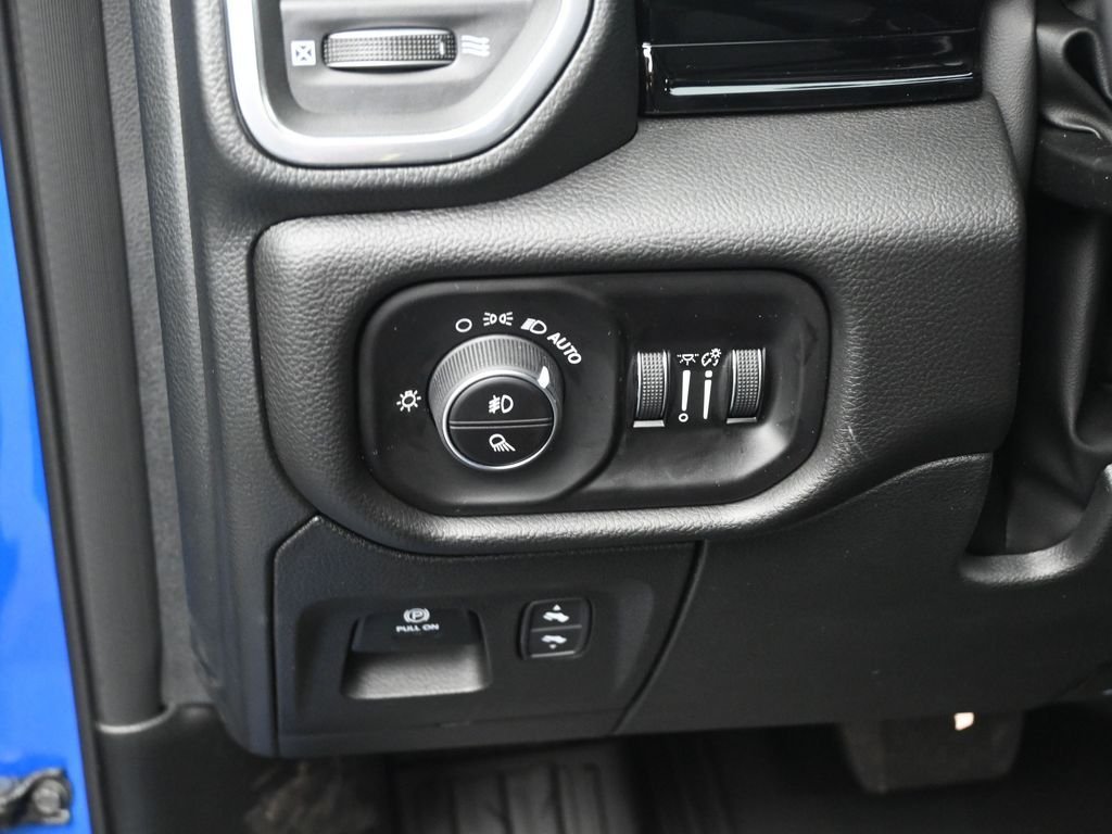 New 2026 Hydro Blue Pearl-Coat Exterior Paint RAM Laramie image 18