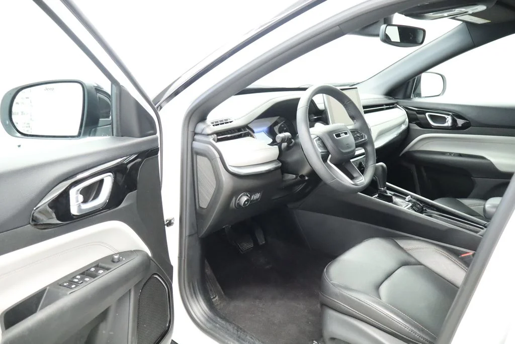 Used 2024 White Jeep Limited image 29