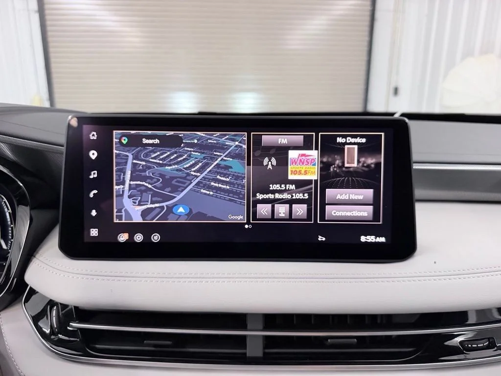 New 2027 RADIANT WHITE INFINITI Luxe AWD image 18