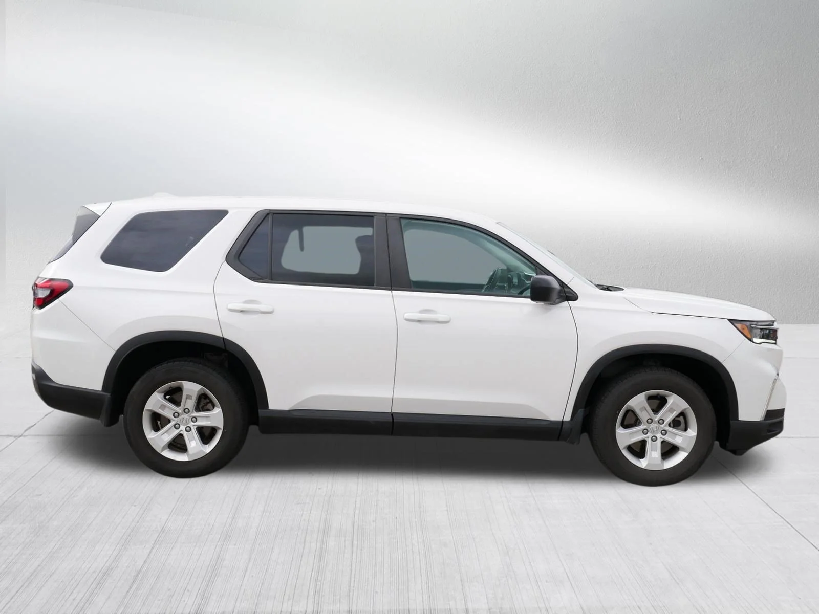 2023 Honda Pilot LX - Photo 8