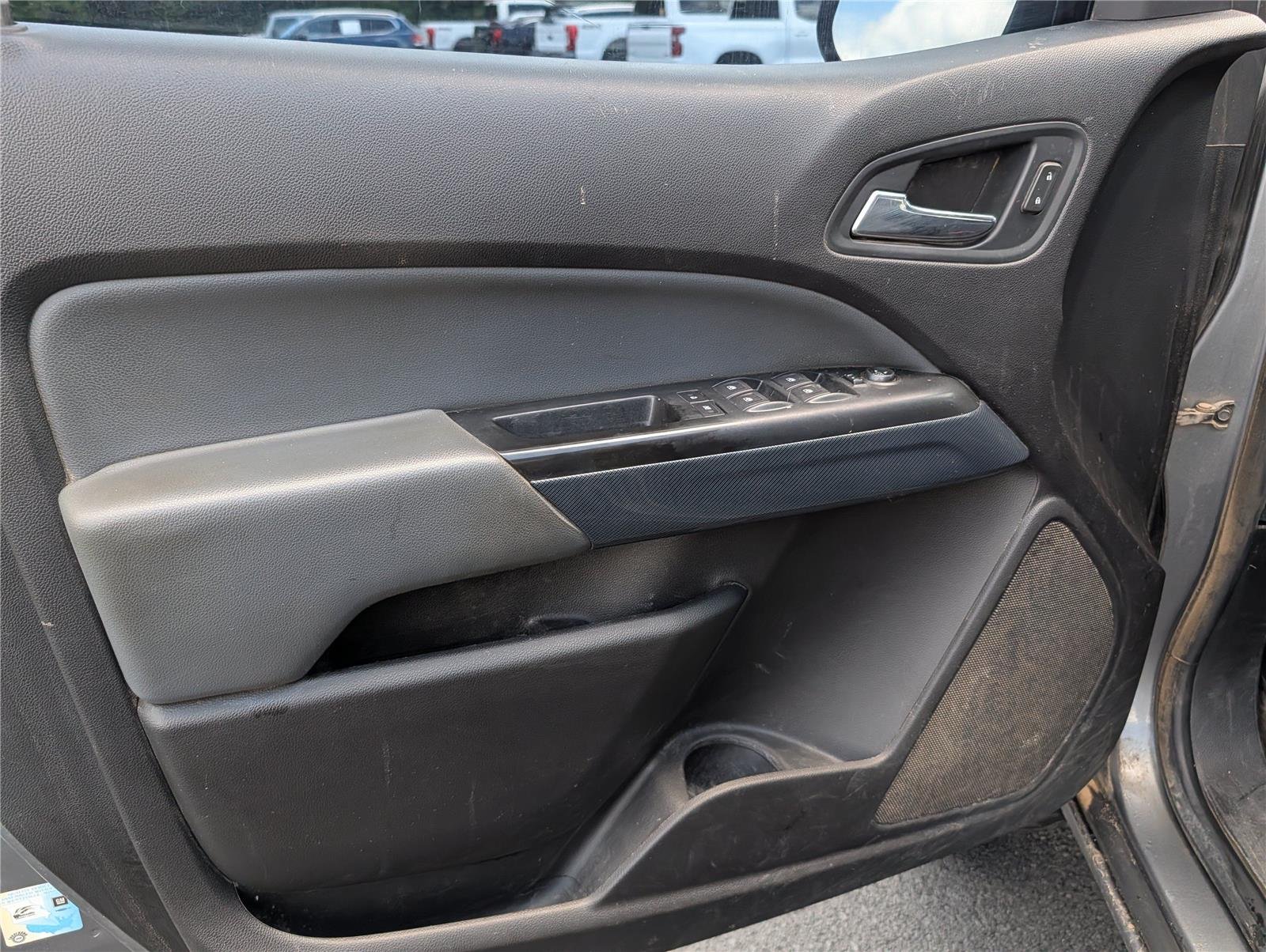 Used 2018 STERLING GRAY METALLIC Chevrolet 4WD Z71 image 16