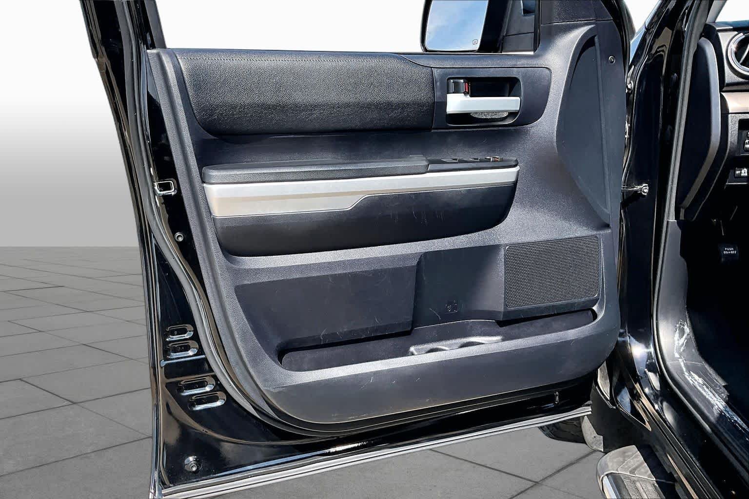 Used 2016 Black Toyota SR5 image 22