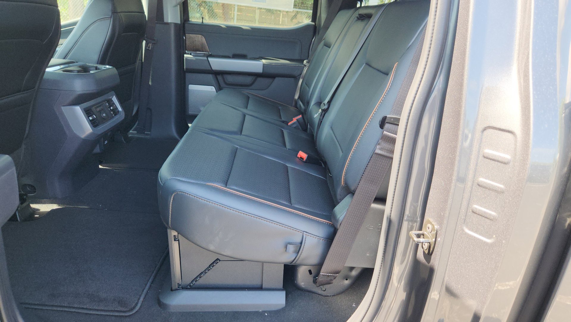 New 2026 Carbonized Gray Metallic Ford LARIAT image 26
