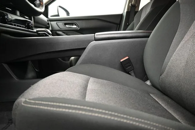 Used 2025 Silver Nissan SV image 16