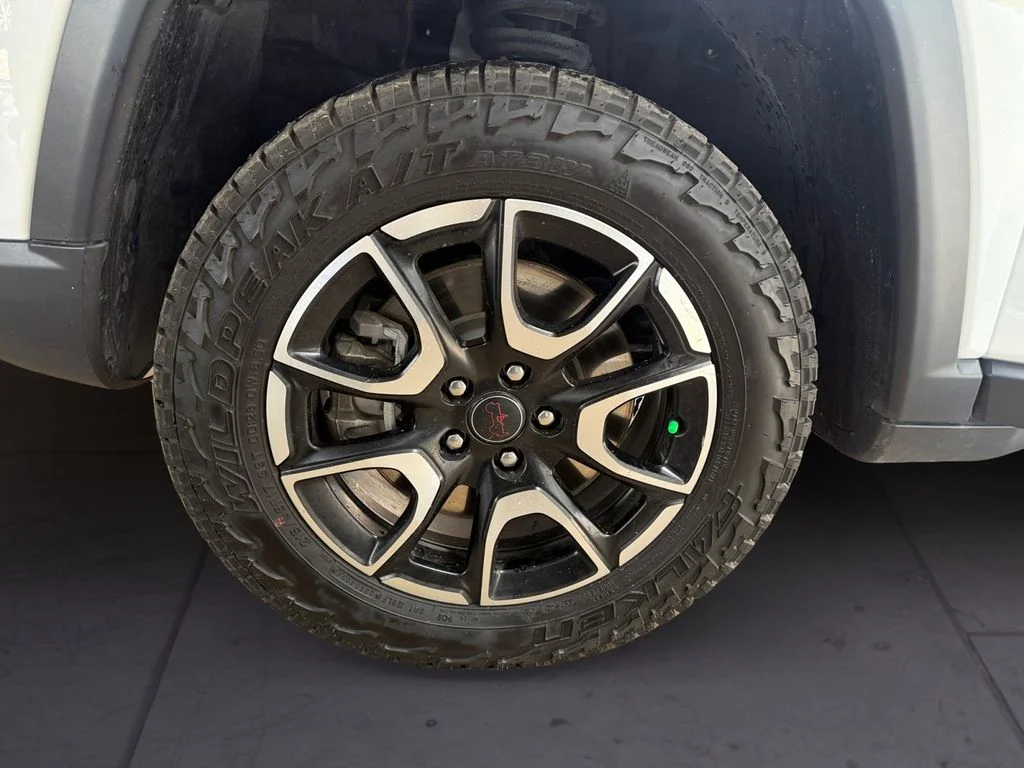 Used 2025 White Jeep Trailhawk image 9
