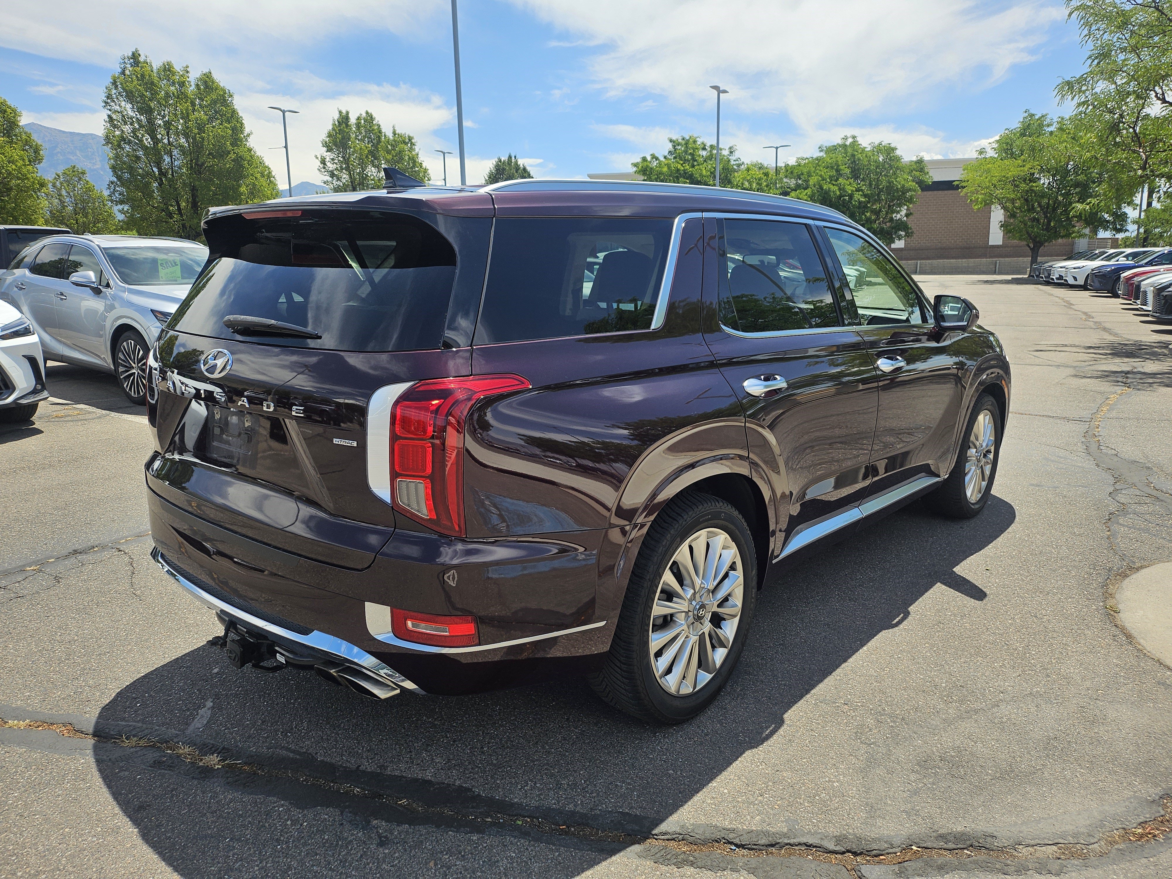 Used 2020 Sierra Burgundy Hyundai Limited image 5