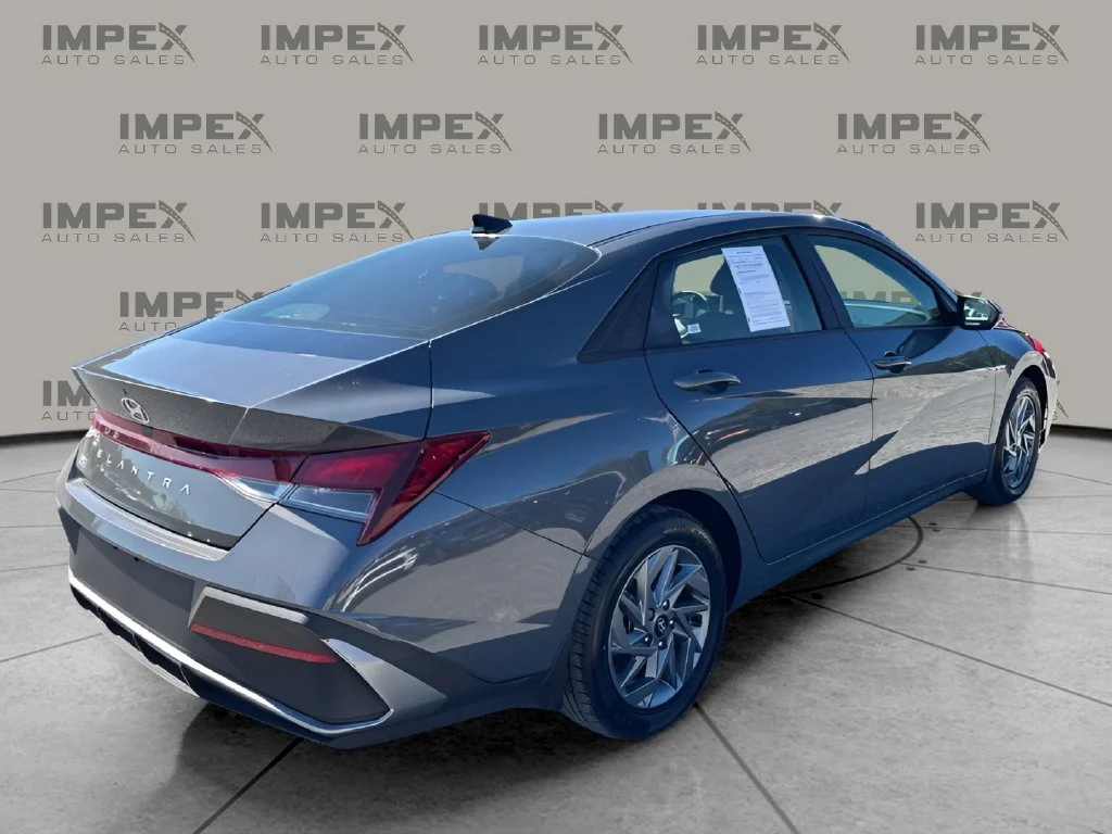 Used 2024 Gray Hyundai SEL image 5