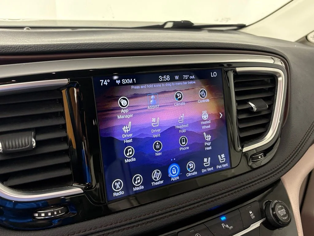 Used 2017 White Chrysler Limited image 26