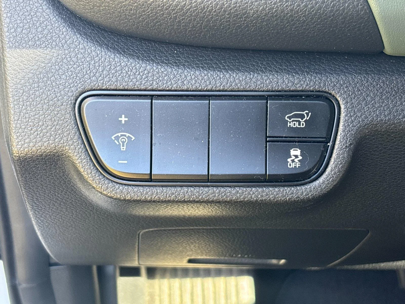 Used 2024 Snow White Pearl Kia SX image 16