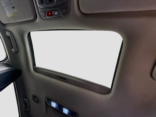 Used 2024 Everlasting Silver Kia S image 37