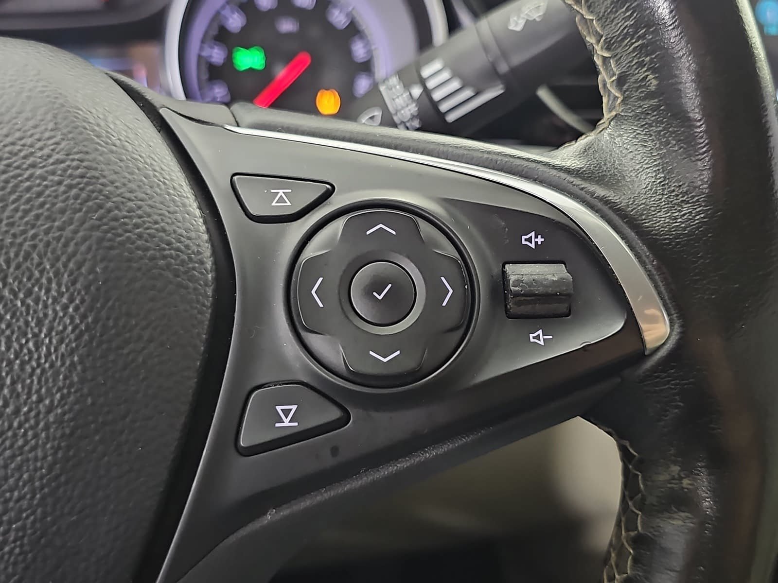Used 2018 White Buick Essence image 16
