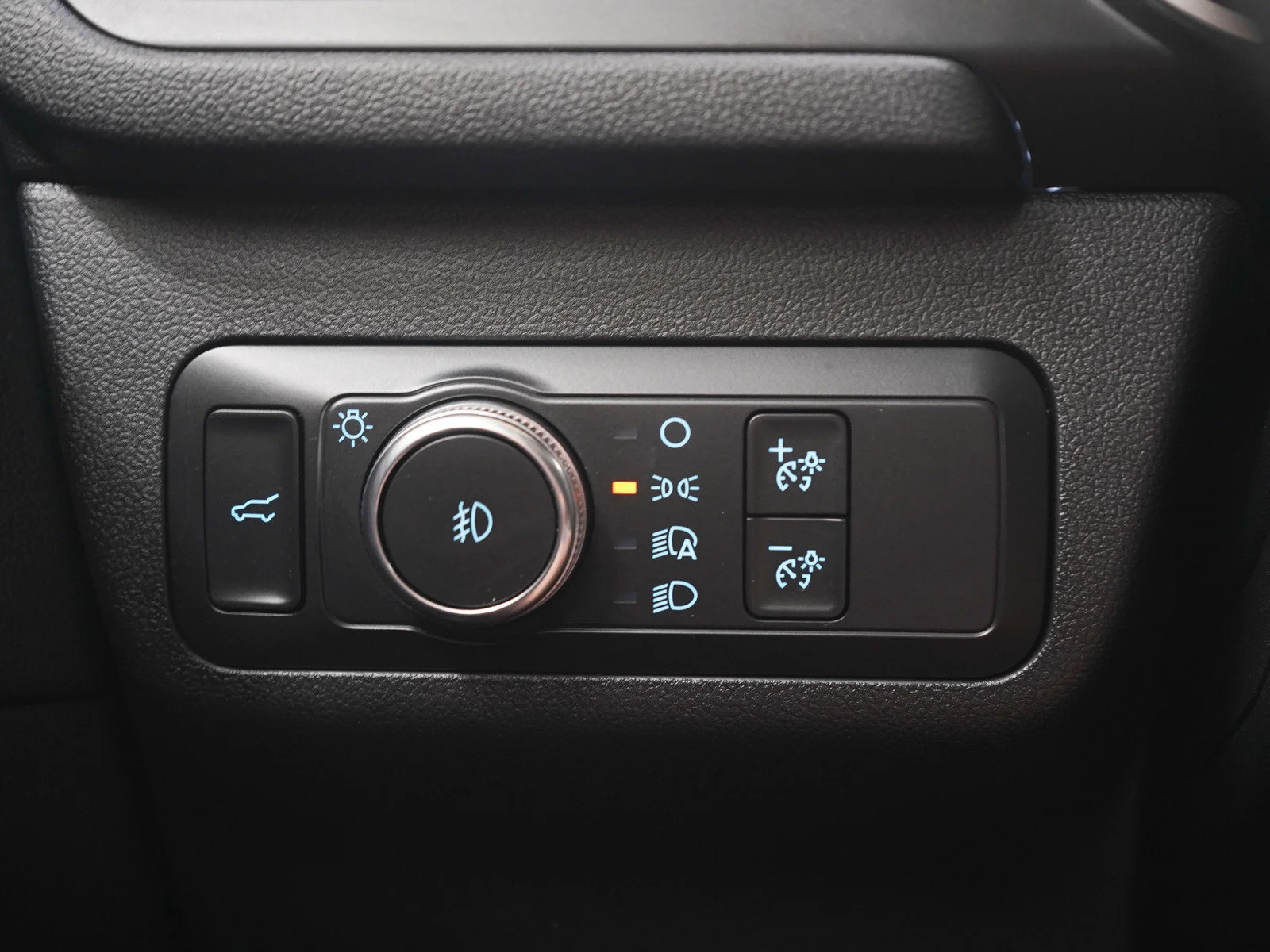 Used 2020 Magnetic Metallic Ford SEL image 24
