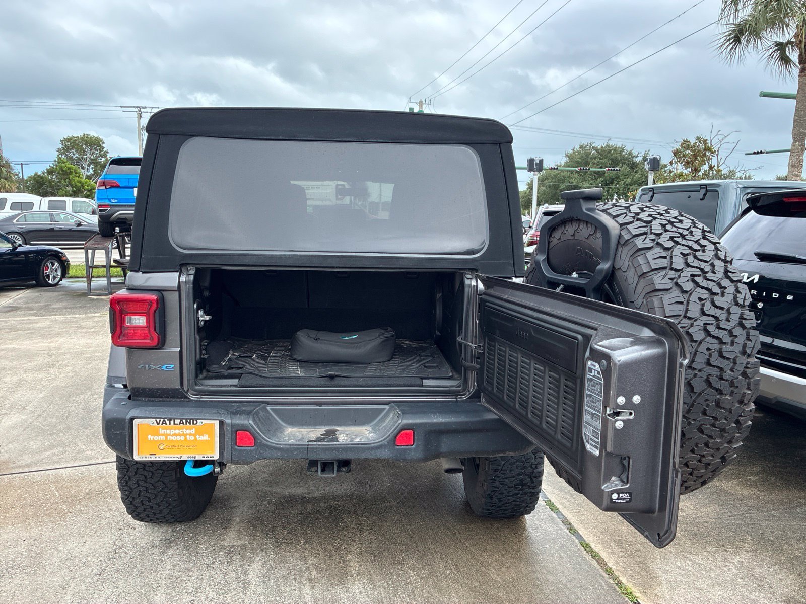 Used 2021 Gray Jeep Unlimited Rubicon 4xe image 31