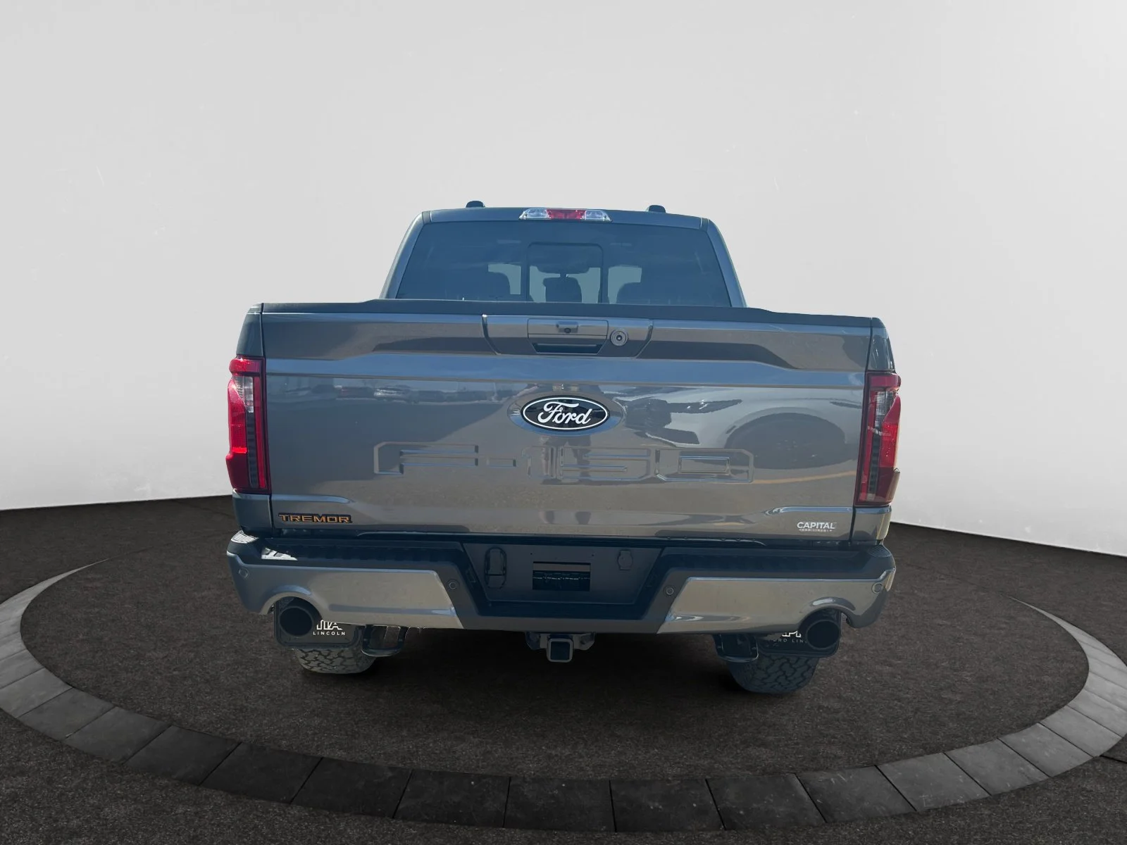 New 2026 Carbonized Grey Metallic Ford Tremor image 4