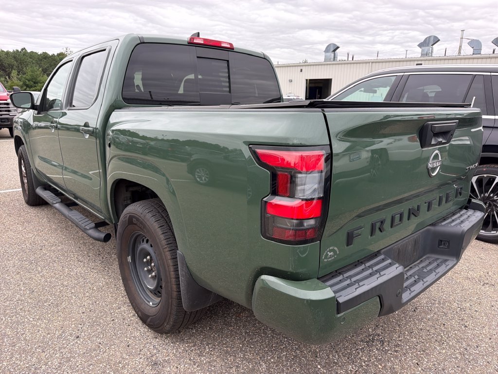 Used 2023 Green Nissan SV image 3