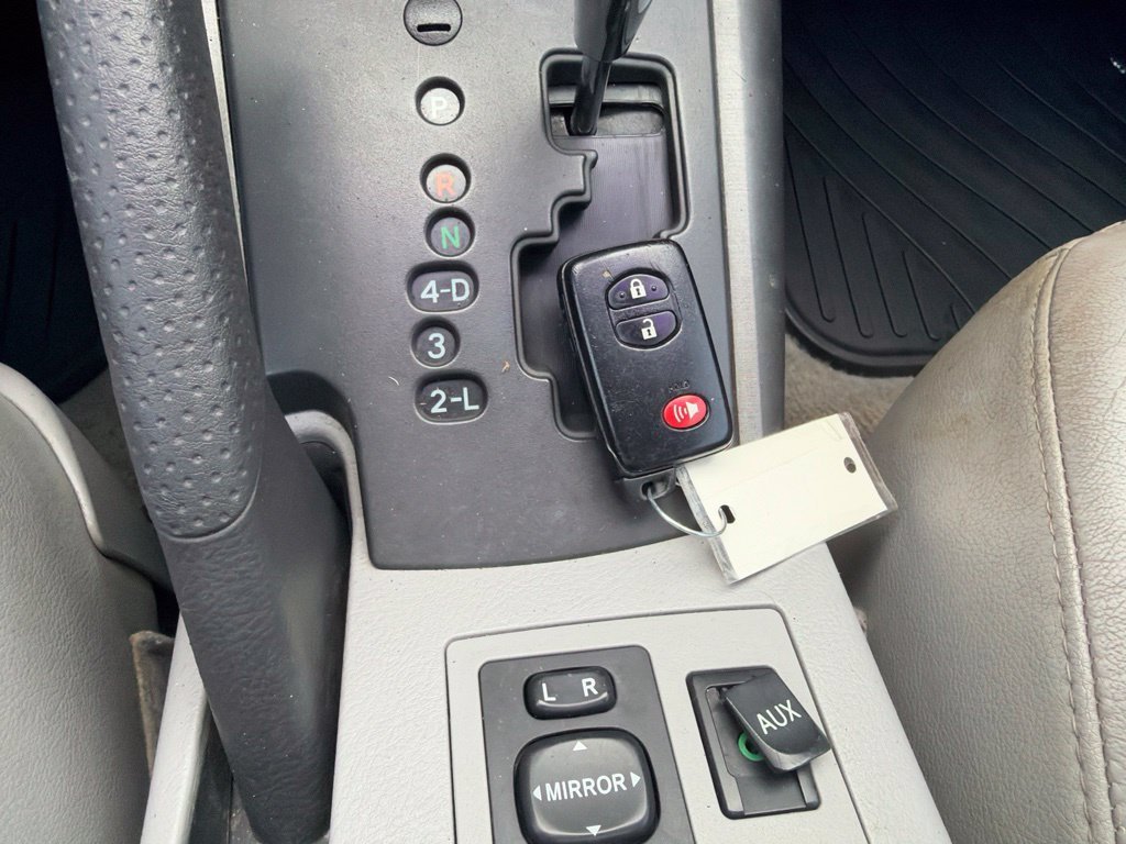 Used 2009 Silver Toyota Limited image 22