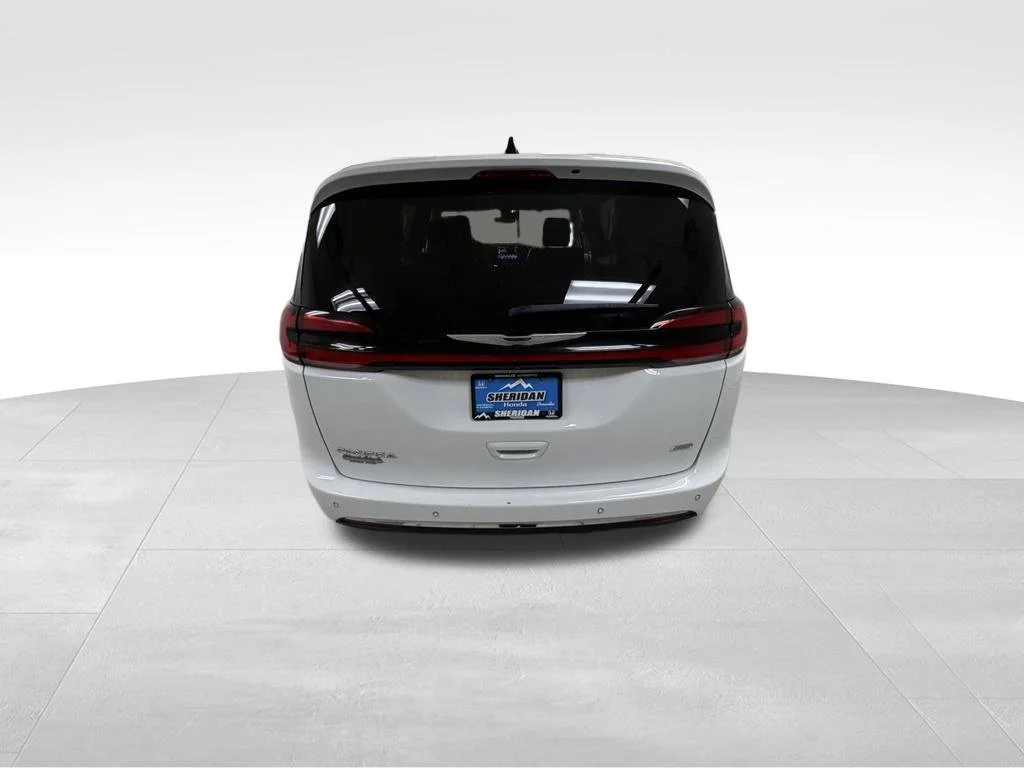 2024 Chrysler Pacifica Touring L - Photo 9