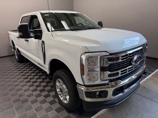 New 2026 Oxford White Ford F-250® XLT image 2