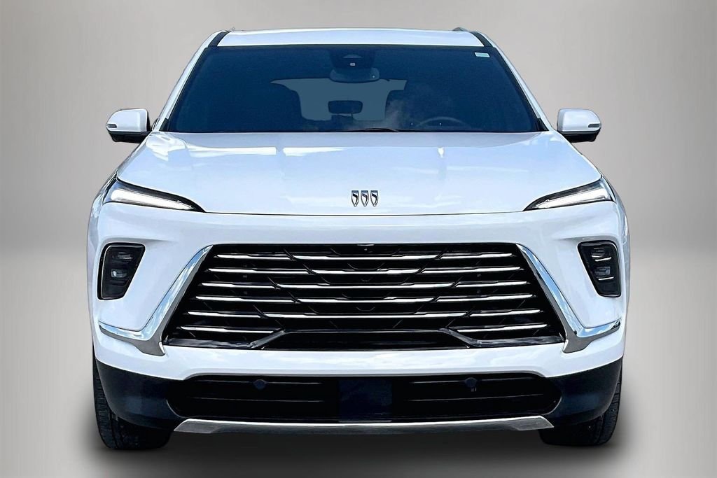 Used 2025 White Buick Preferred image 3