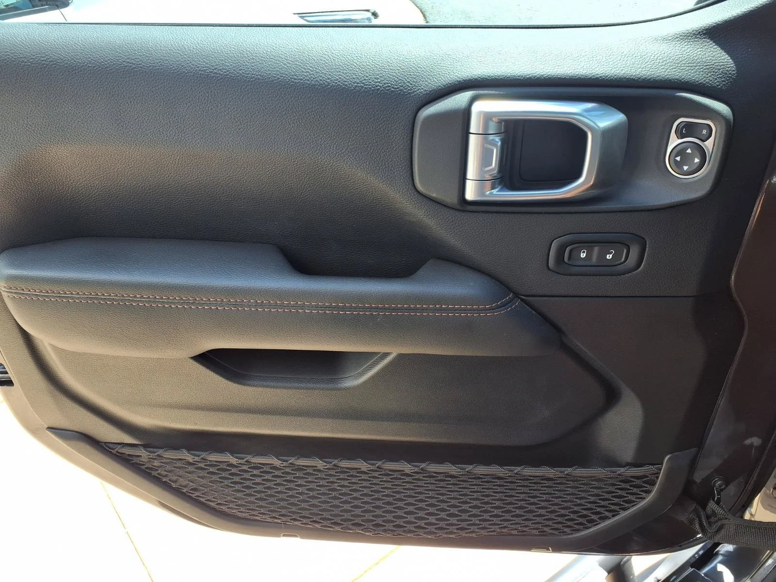 Used 2022 Granite Crystal Metallic Clearcoat Jeep Unlimited Rubicon 392 image 22