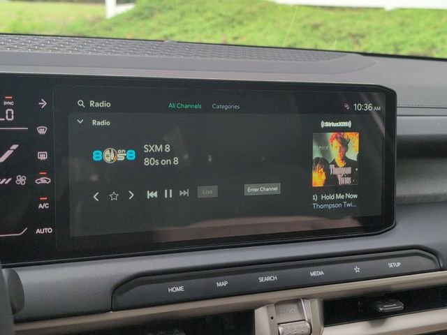 New 2027 Glacial White Pearl Kia EX image 17