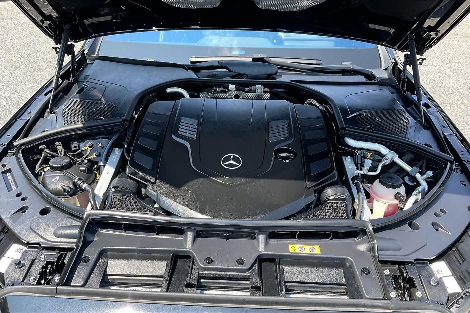 Used 2025 Obsidian Black Metallic Mercedes-Benz S 580 image 33