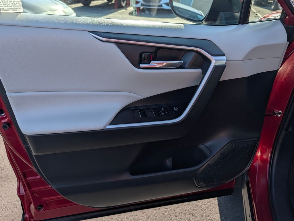 2024 Toyota RAV4 XLE - Photo 16