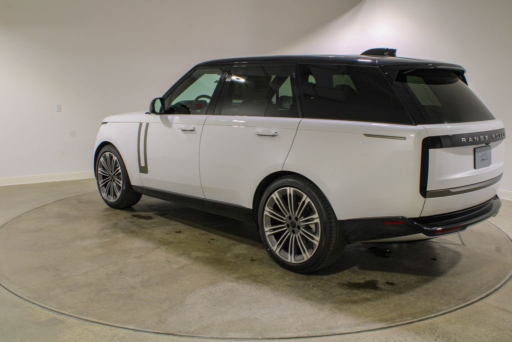 New 2026 Ostuni Pearl White Land Rover SE image 3