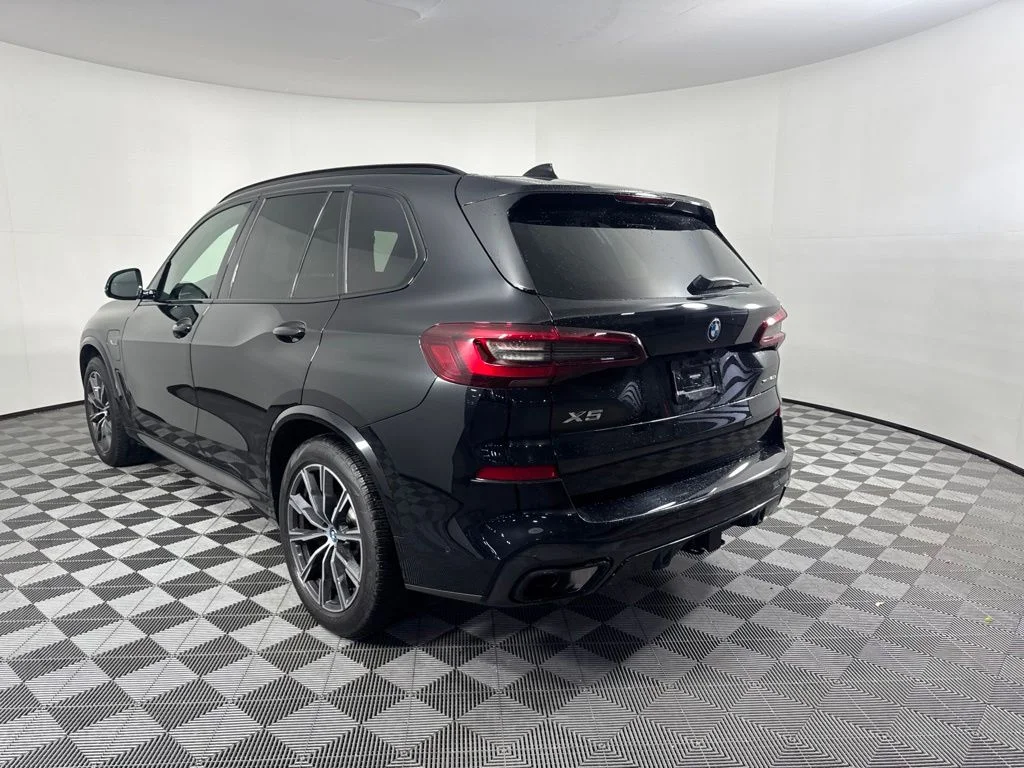 Used 2022 Black BMW xDrive45e image 7