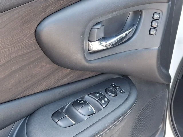 Used 2020 White Nissan Platinum Intelligent AWD image 70