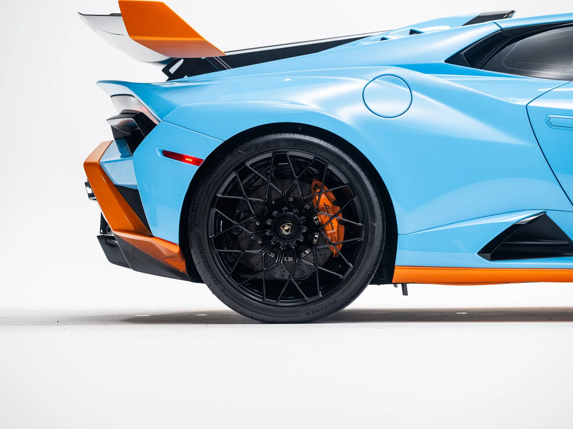 Used 2022 Blu Laufey Metallic Lamborghini Base image 12