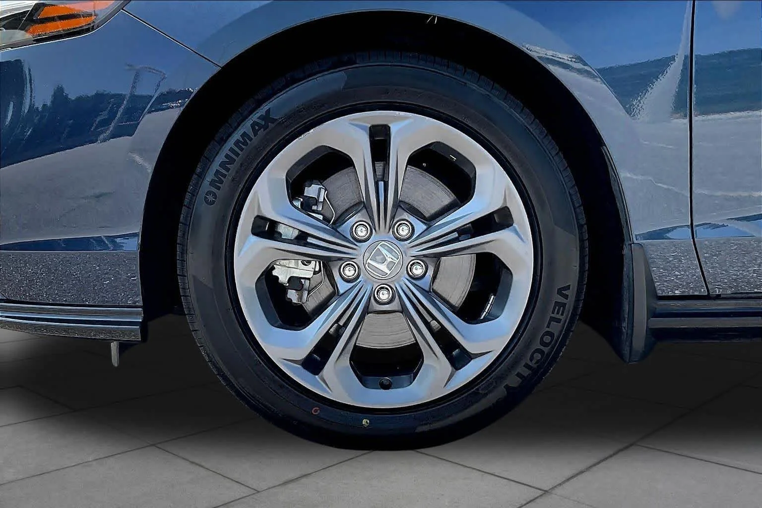 Used 2024 Canyon River Blue Metallic Honda EX-L image 11