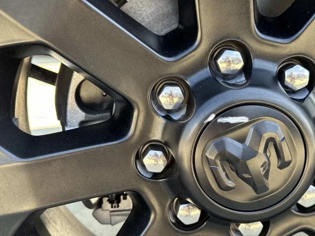 New 2027 Diamond Black Crystal Pearl-Coat Exterior Paint RAM Laramie image 26
