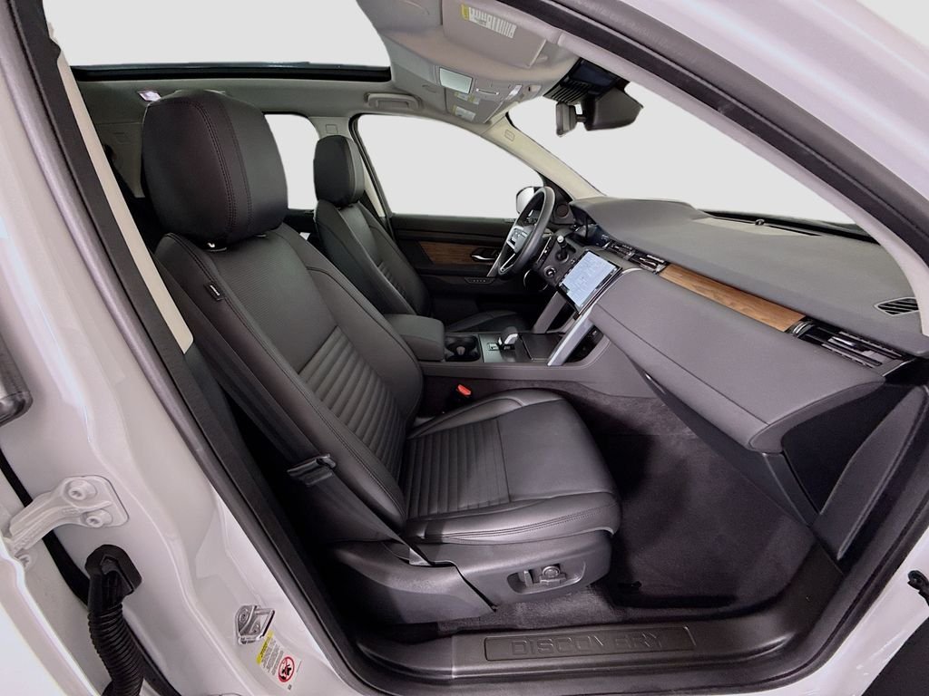 Certified Used 2025 Fuji White Land Rover S image 21