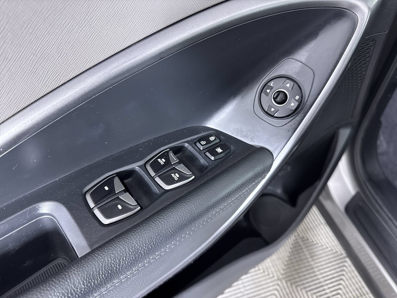 Used 2017 Mineral Gray Hyundai 2.4L image 13