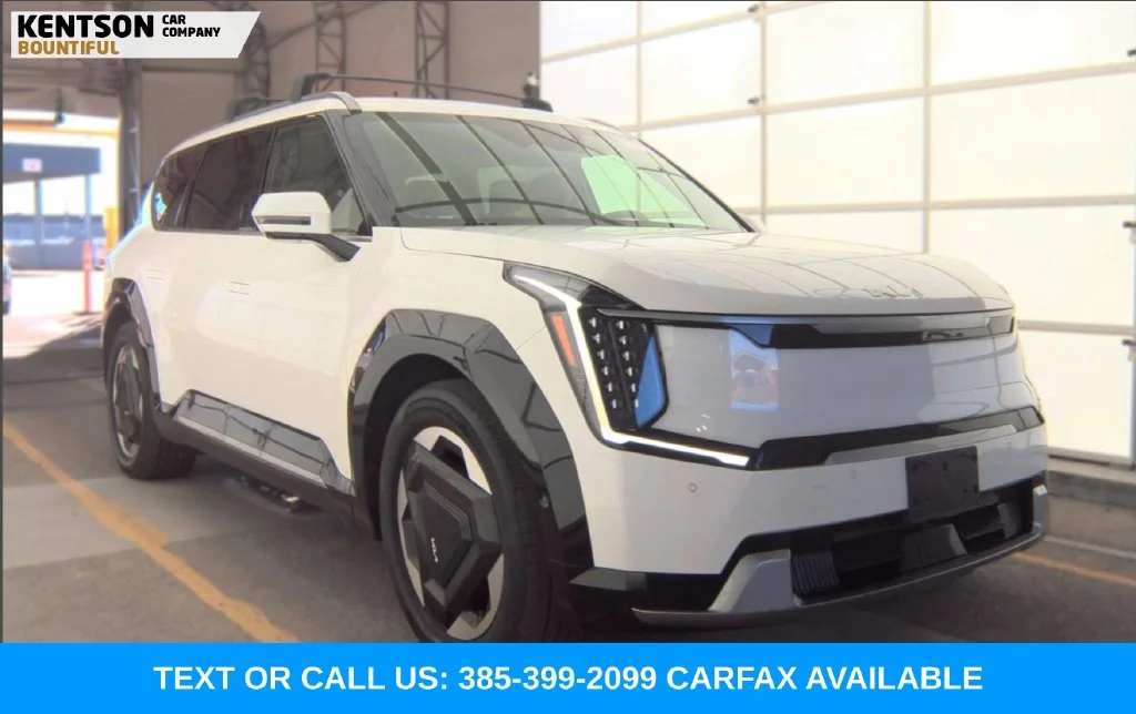 Used 2024 White Kia Land image 2
