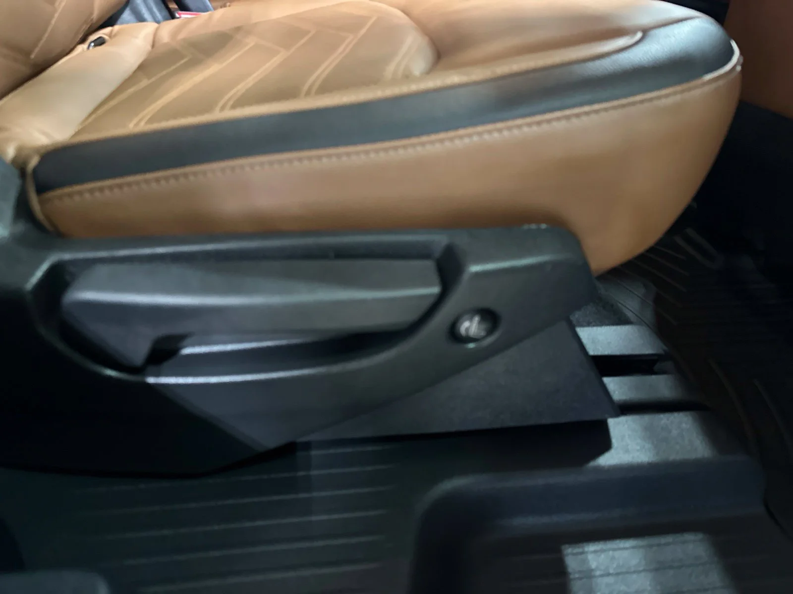 Used 2022 Gray Nissan Platinum image 35