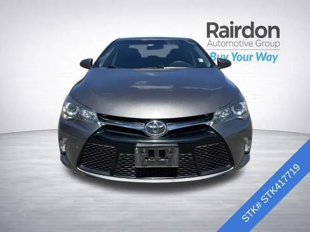 Used 2017  Toyota SE image 2