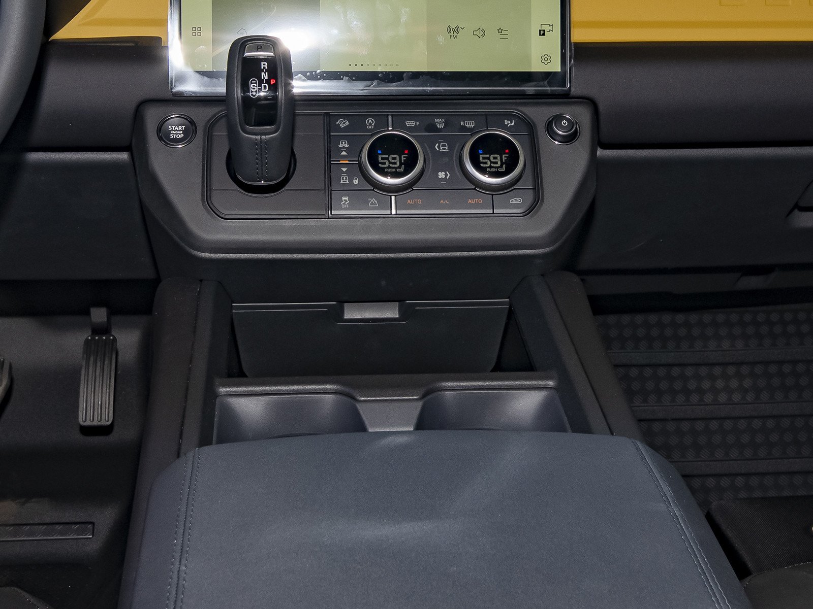 New 2026 Deep Sandglow Yellow Land Rover  image 25