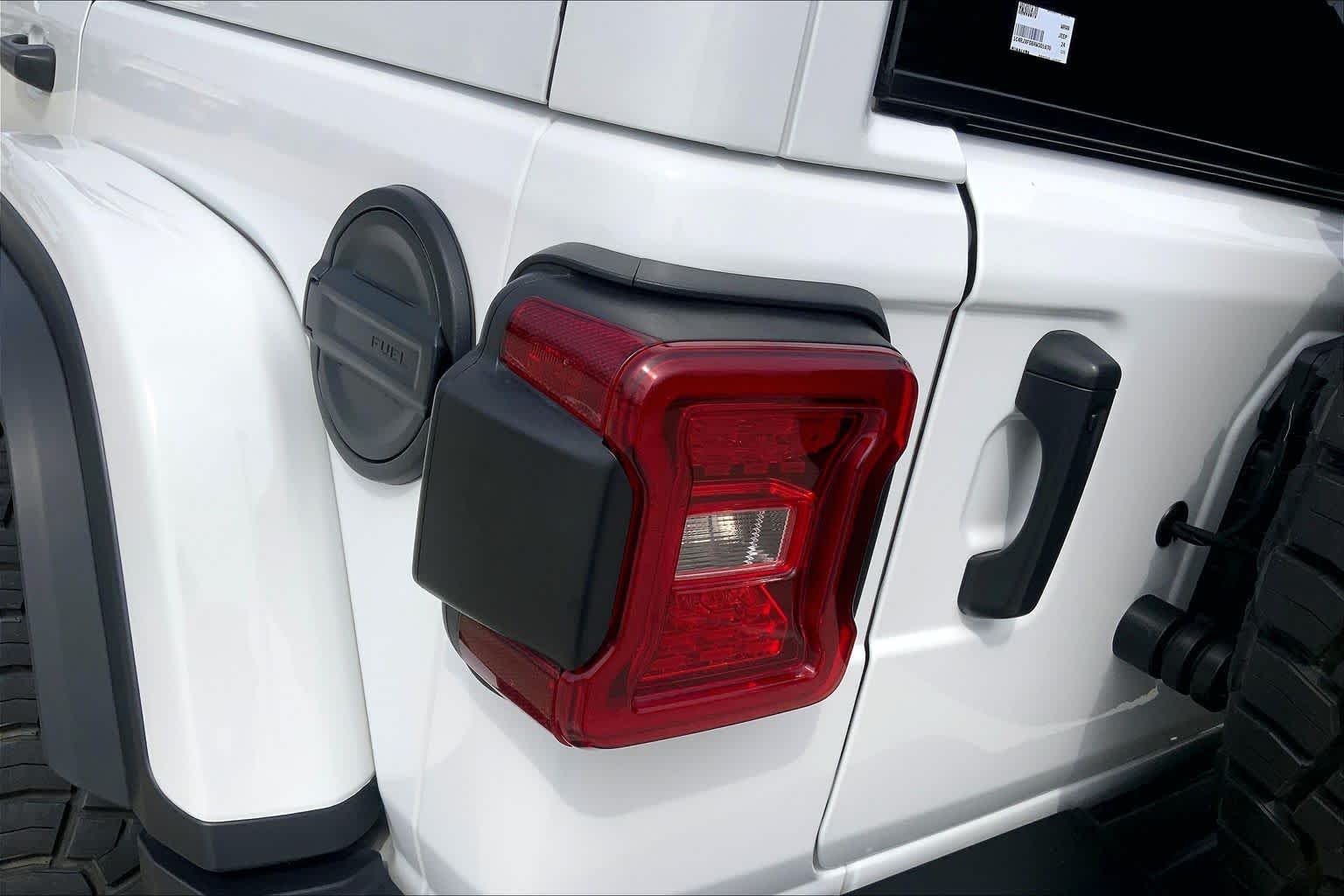 Used 2024 Bright White Clearcoat Jeep Rubicon X image 28