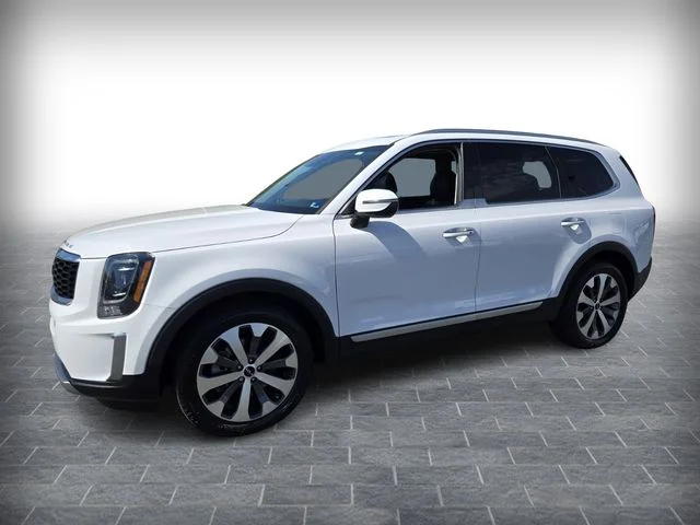 Used 2022 White Kia S image 3