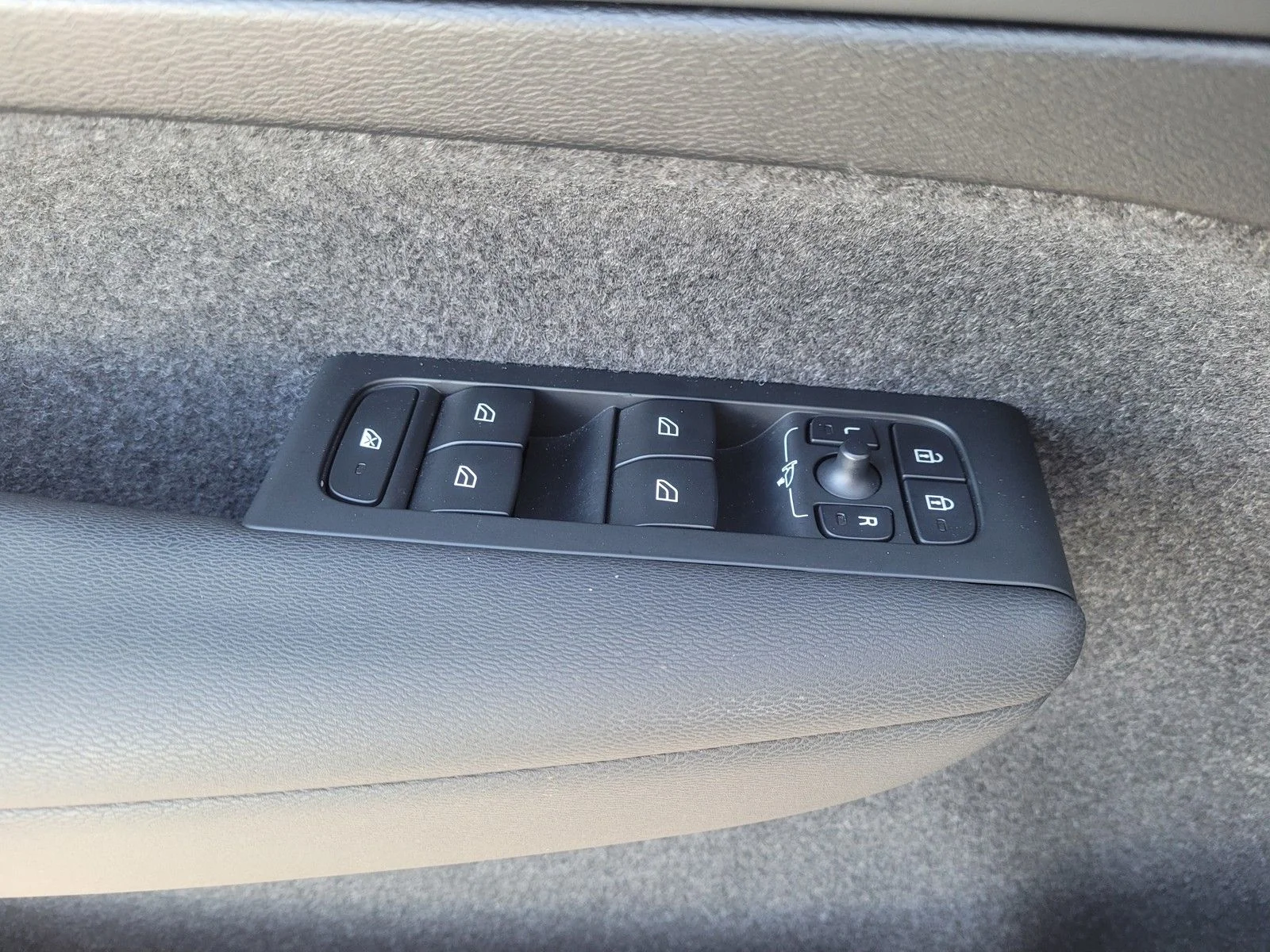 Certified Used 2025 White Volvo B5 Plus Bright Theme image 24