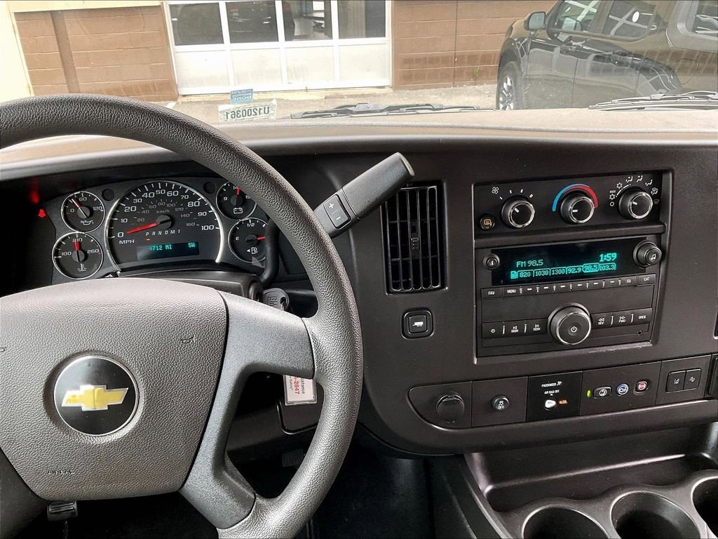 Used 2025 White Chevrolet LT image 18