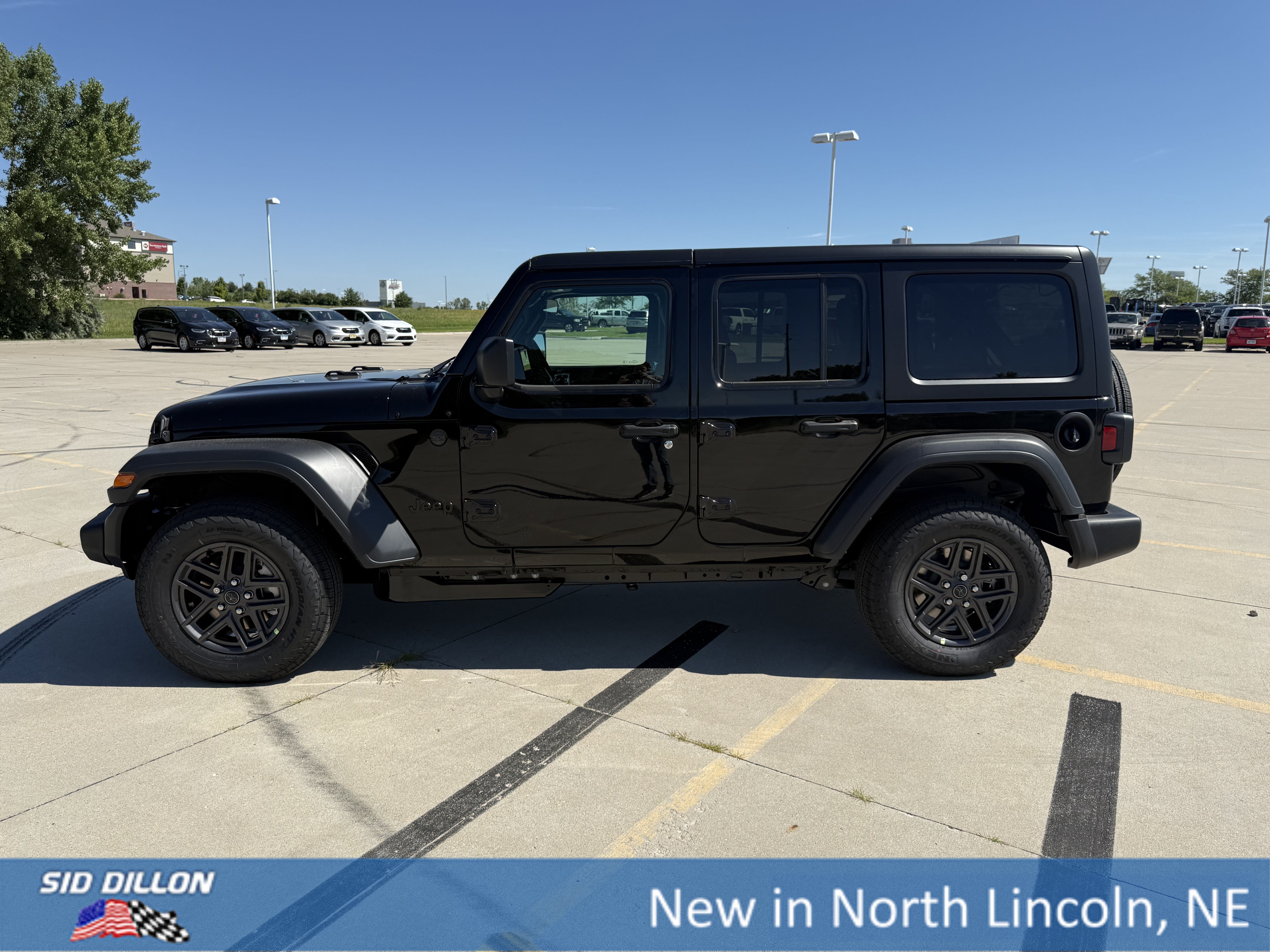 New 2026 Black Clear-Coat Exterior Paint Jeep 4-Door Sport S 4x4 image 2