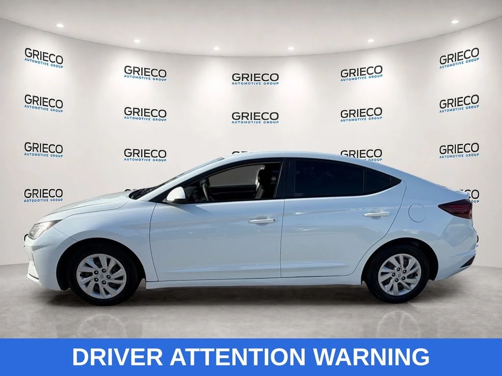 Used 2020 White Hyundai SE image 4