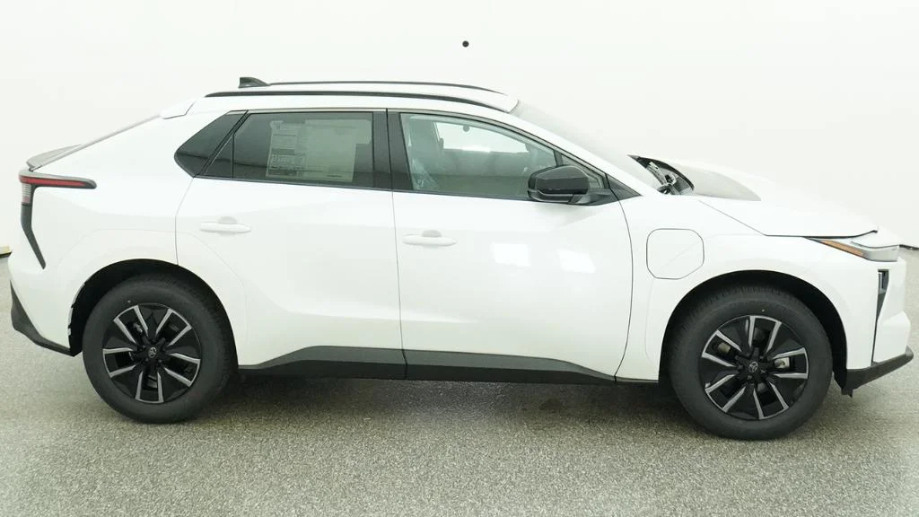 New 2026 Wind Chill Pearl Toyota XLE image 33